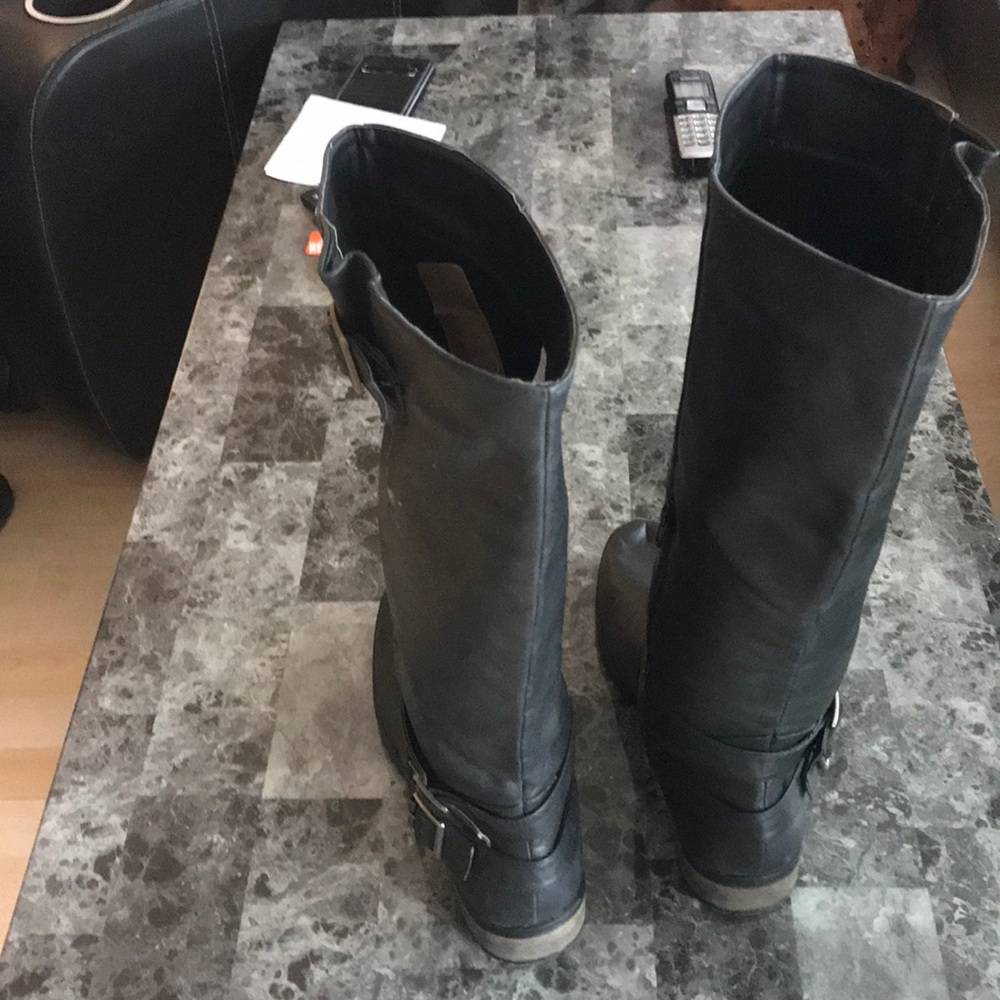 Leather black boots